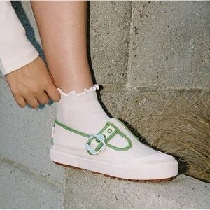 Lisa Says Gah x Vans collab in US womens size 8!